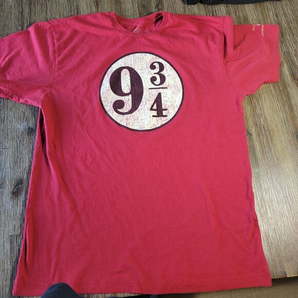 Harry Potter Platform 9 3/4 Hogwarts Express Red Unisex T-Shirt Size X-Large - Picture 1 of 6